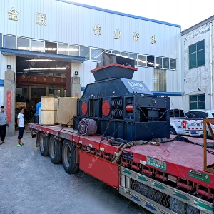 中型彈簧式對輥破碎機設備發往浙江
