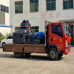 2PG0806對輥破碎制砂機發貨圖片