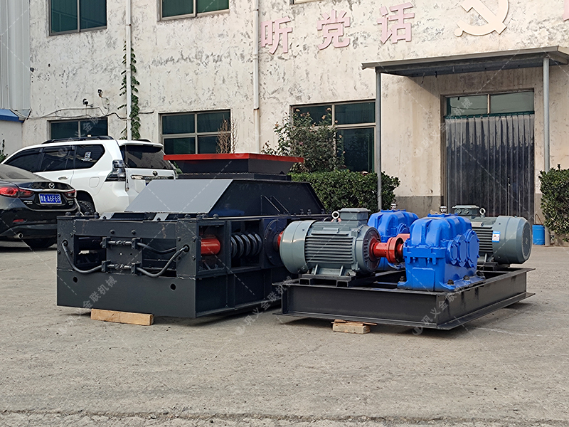 中型直連式對輥破碎機發貨 破碎石英砂