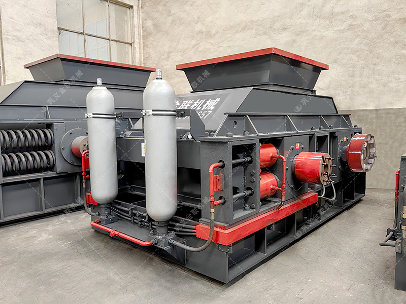 1200x800大型液壓直聯對輥破碎制砂機發往河南