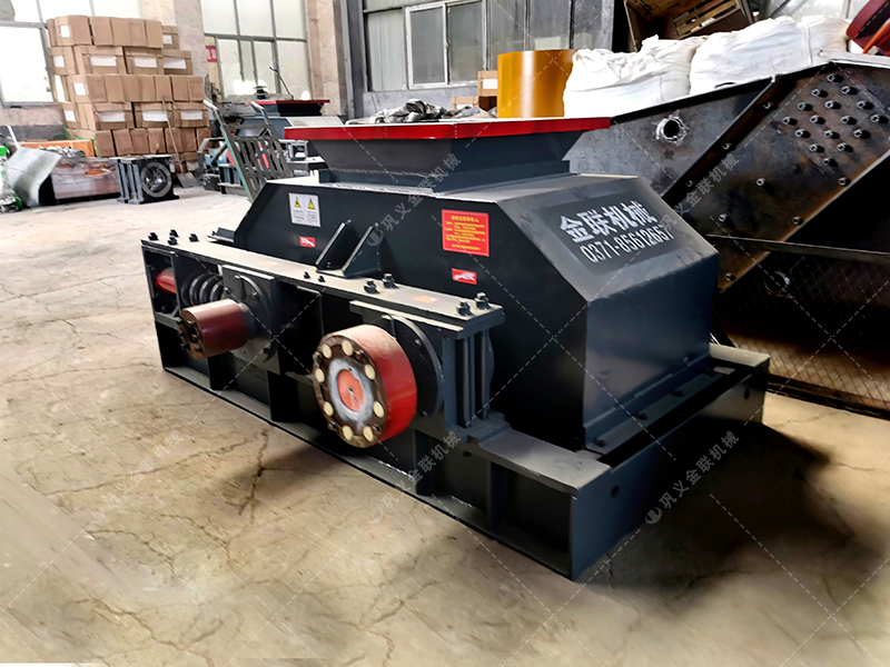 2PG800x600中型直聯對輥破碎機發往河南