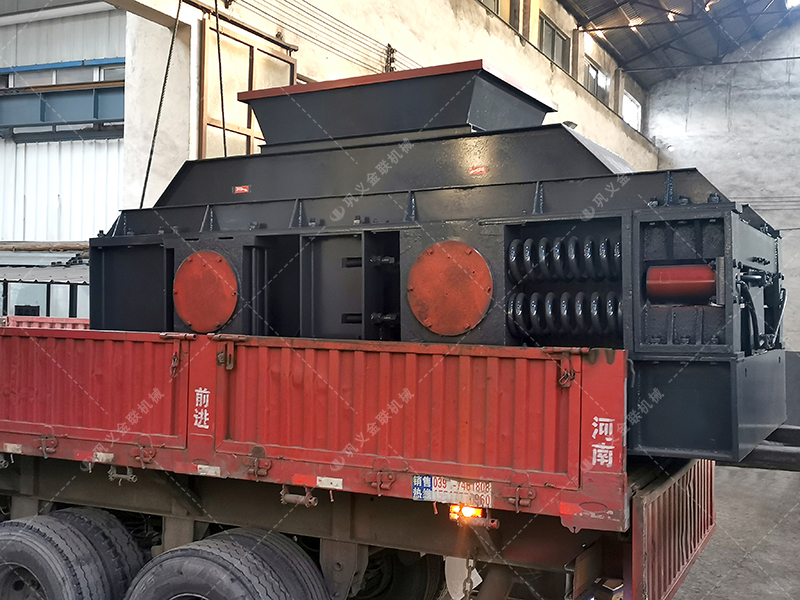 單臺大型對輥式制砂機設備發貨圖片