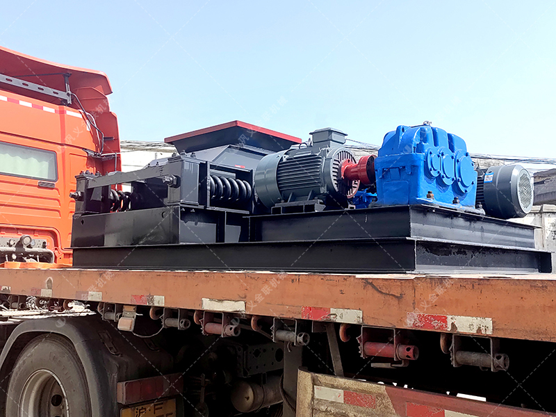 2PGC600x750直聯雙齒輥破碎機發往廣東