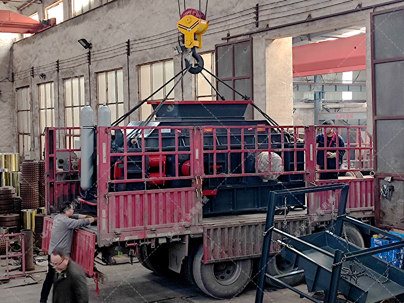 2PG1500x1000大型液壓對輥破碎機發貨 往云南昆明