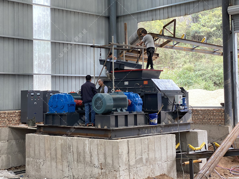 大型砂石廠購置一臺重型對輥破碎機需要投資多少？