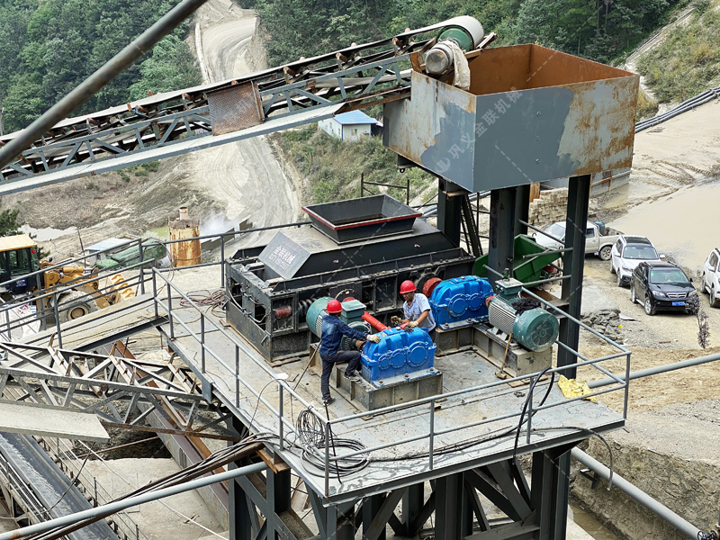 大型砂石廠購置一臺重型對輥破碎機需要投資多少？