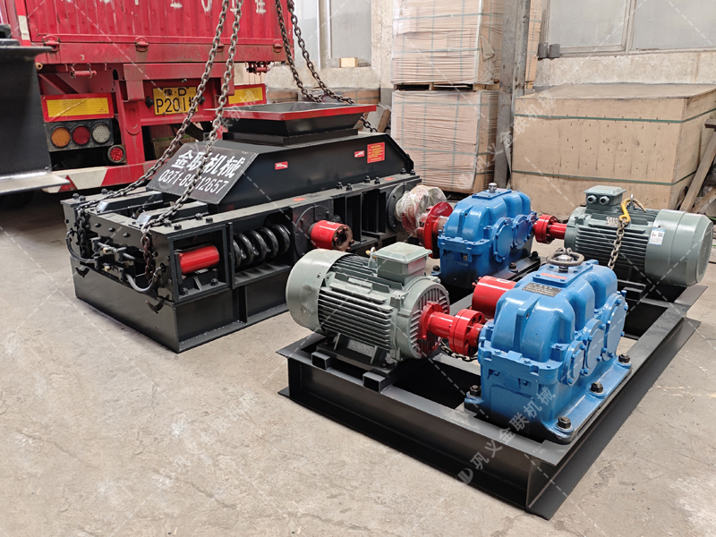 面對大塊高硬度的原煤與煤矸石,雙齒輥破碎機憑什么能“啃”得動? 面對大塊高硬度的原煤與煤矸石,雙齒輥破碎機憑什么能“啃”得動?